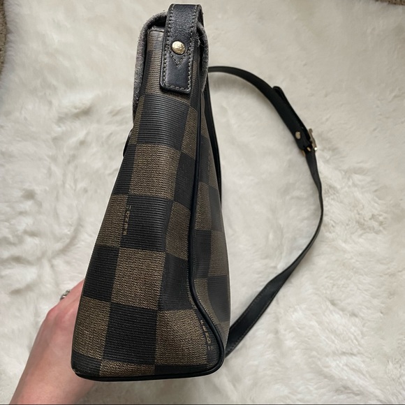 Vintage Fendi crossbody bag - Picture 6 of 15